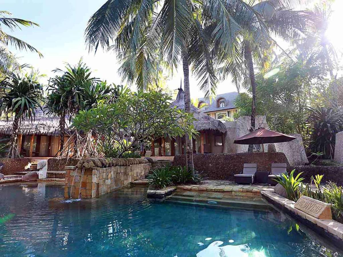 Novotel Lombok Resort & Villas Kuta  Exterior photo